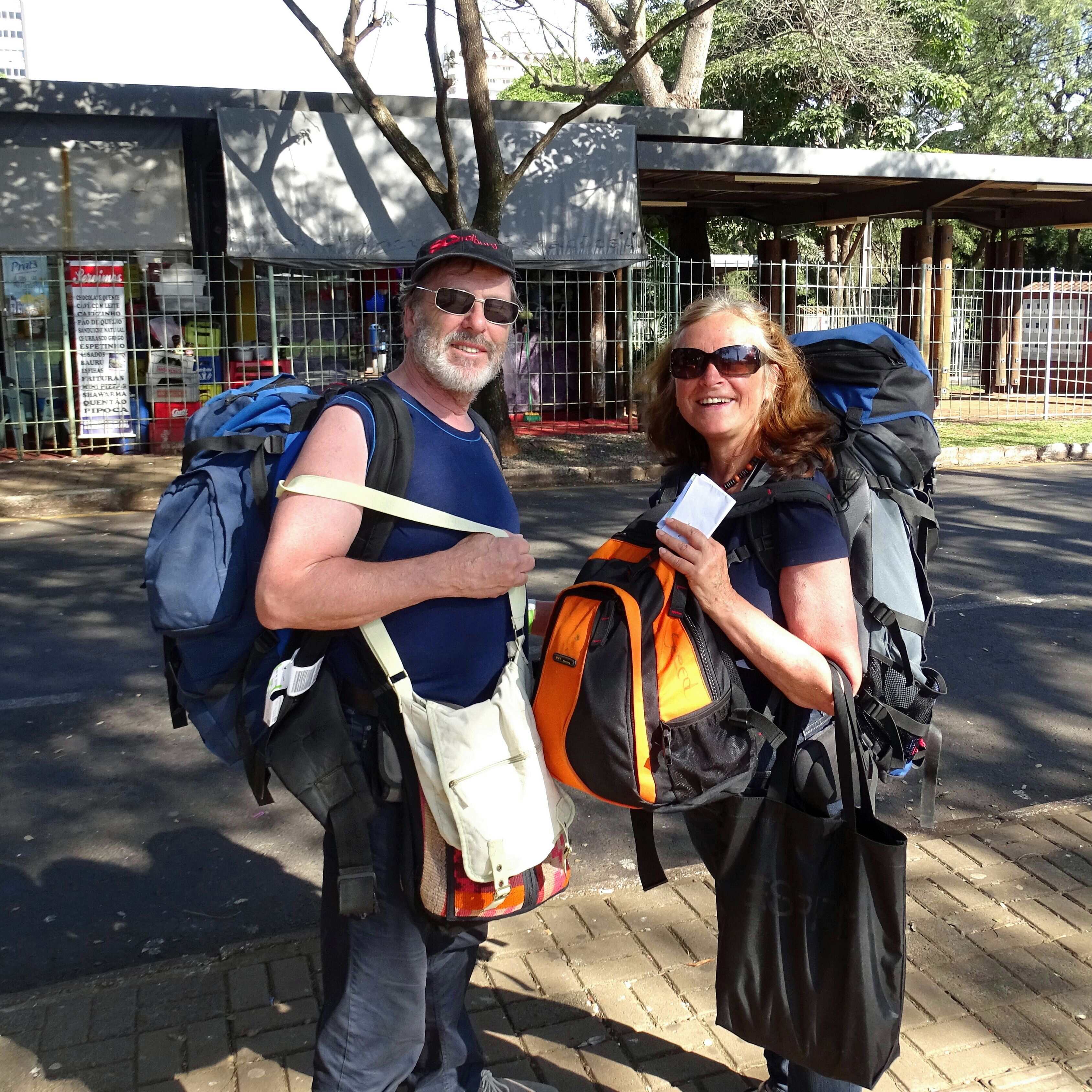 Coach Reinhard Kotter mit Rucksack