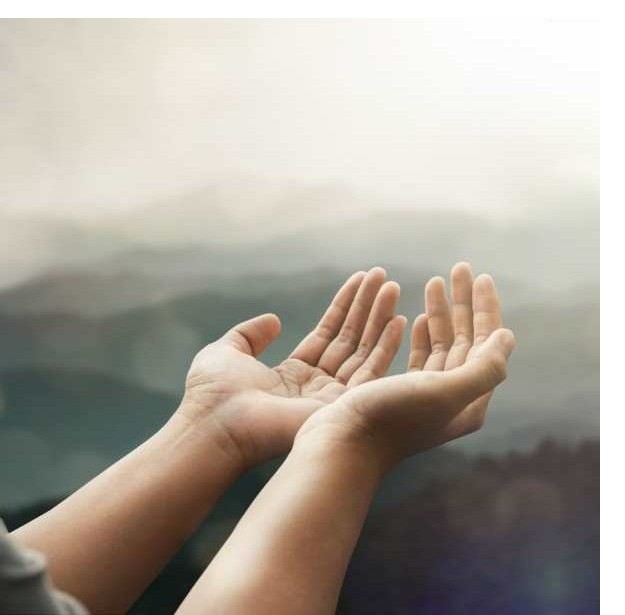 Symbolbild Akzeptanz, ruhiger See im Sonnenlicht – Canva